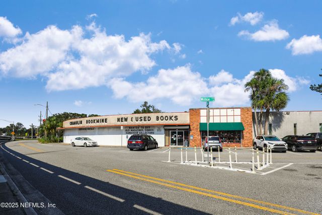 5246 SUNDERLAND Road, Jacksonville, FL 32210