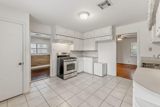 1421 22nd Street, Huntsville, TX 77340