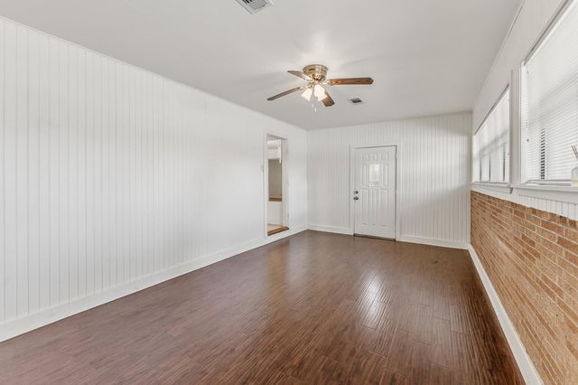 1421 22nd Street, Huntsville, TX 77340