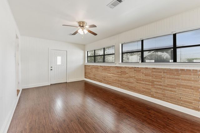 1421 22nd Street, Huntsville, TX 77340