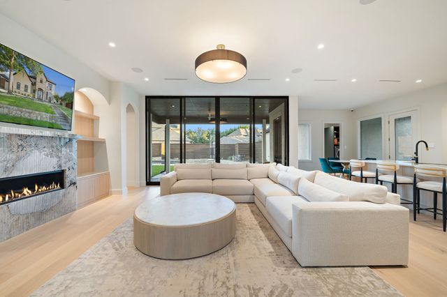 6912 CRYSTAL FALLS Drive, Plano, TX 75024