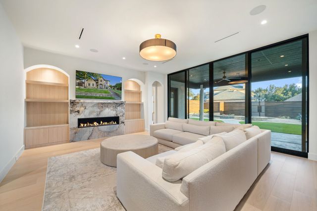 6912 CRYSTAL FALLS Drive, Plano, TX 75024