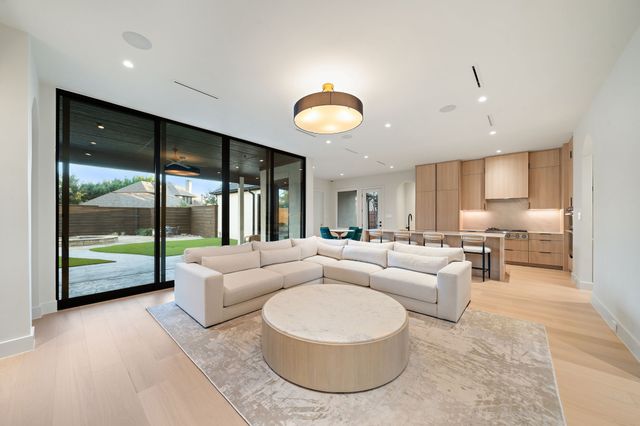 6912 CRYSTAL FALLS Drive, Plano, TX 75024