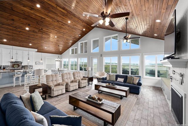 1447 Tamarack, Canyon Lake, TX 78133