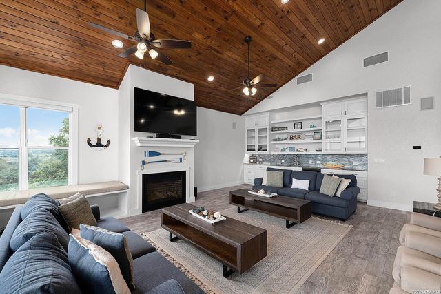 1447 Tamarack, Canyon Lake, TX 78133