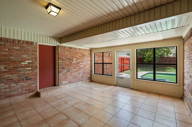 110 S Capri Drive, Duncanville, TX 75116