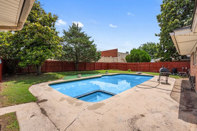 110 S Capri Drive, Duncanville, TX 75116