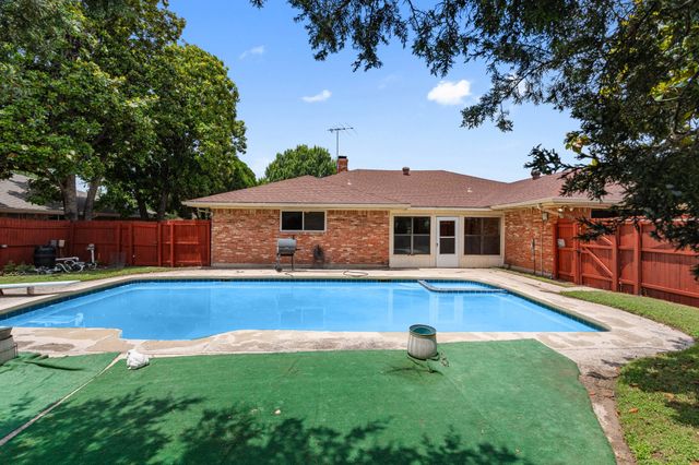 110 S Capri Drive, Duncanville, TX 75116