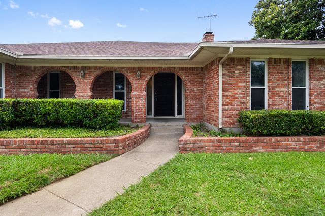 110 S Capri Drive, Duncanville, TX 75116