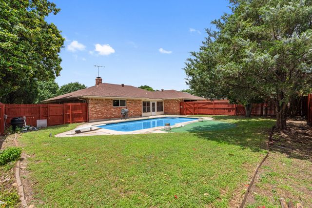 110 S Capri Drive, Duncanville, TX 75116