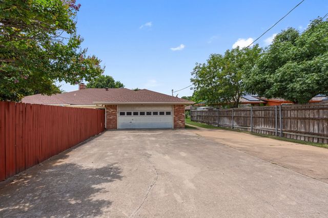 110 S Capri Drive, Duncanville, TX 75116