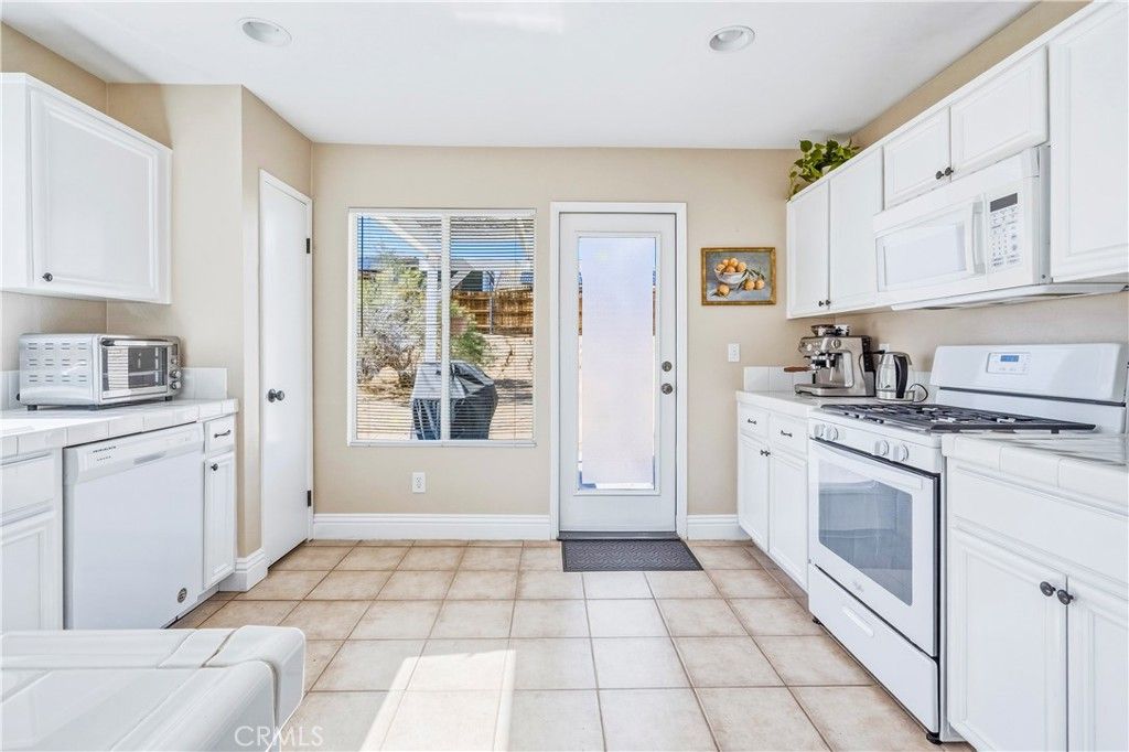 Image 16 of property listing at 71654 Sun Valley, 29 Palms, CA 92277
