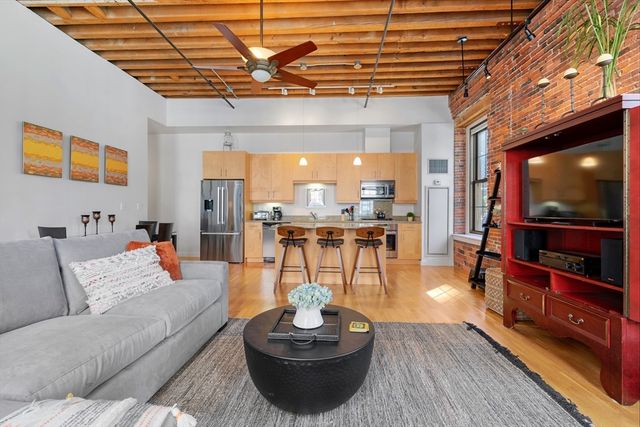 101 Broad St 2C, Boston, MA 02110