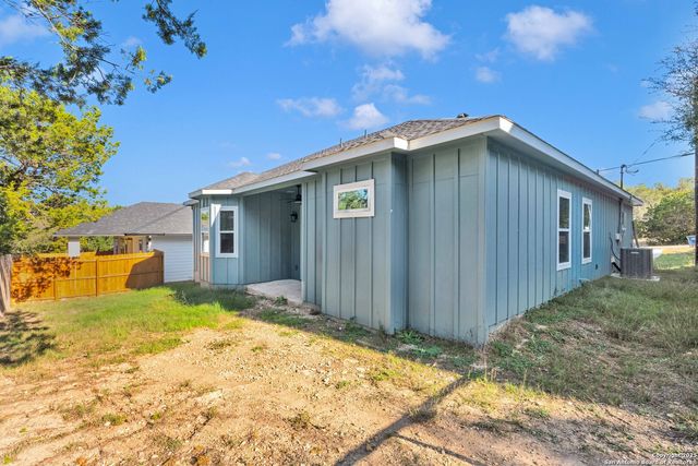 1351 Canyon Edge, Canyon Lake, TX 78133
