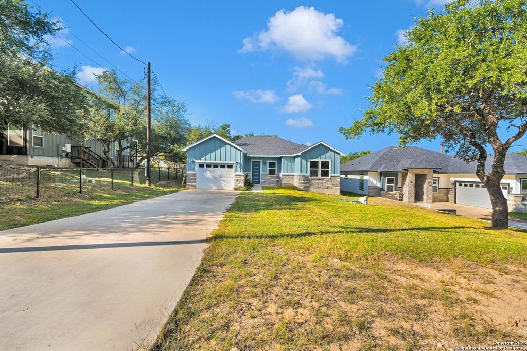 1351 Canyon Edge, Canyon Lake, TX 78133