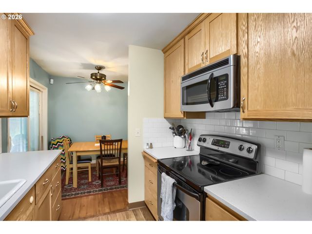 18126 Se LINCOLN St, Portland, OR 97233