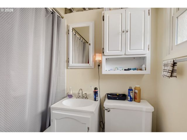 18126 Se LINCOLN St, Portland, OR 97233