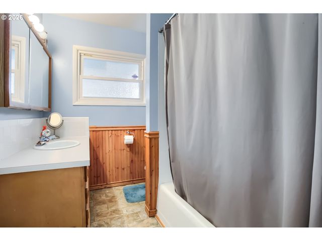 18126 Se LINCOLN St, Portland, OR 97233
