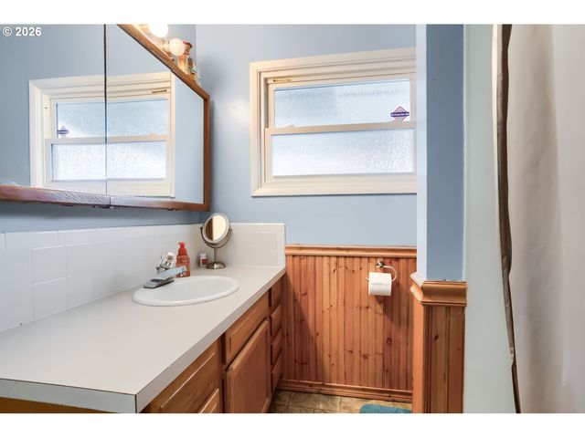 18126 Se LINCOLN St, Portland, OR 97233