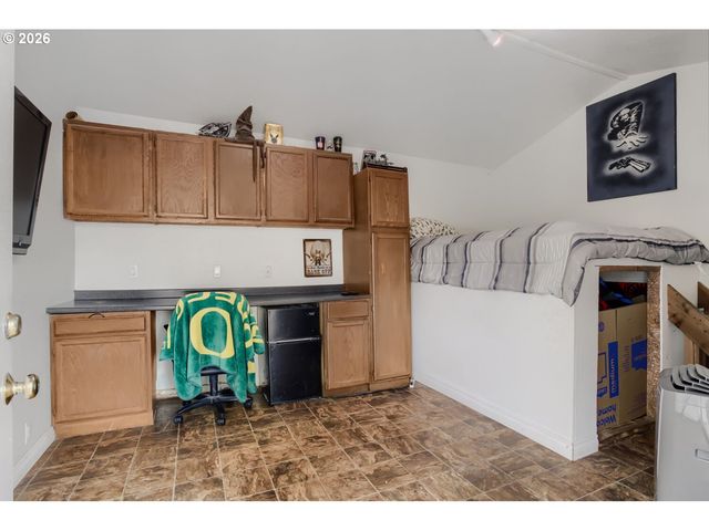 18126 Se LINCOLN St, Portland, OR 97233