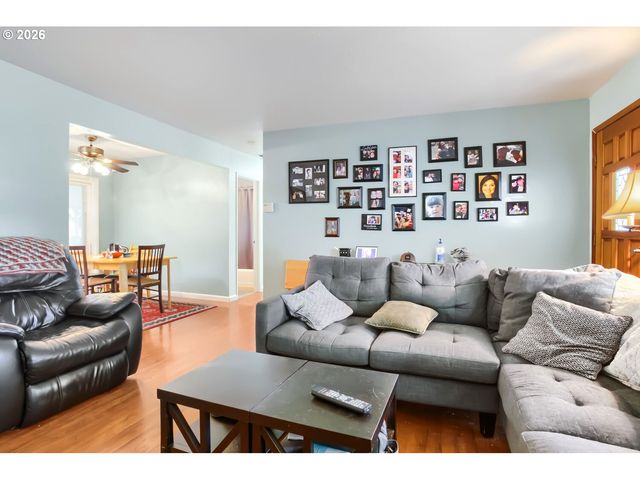 18126 Se LINCOLN St, Portland, OR 97233