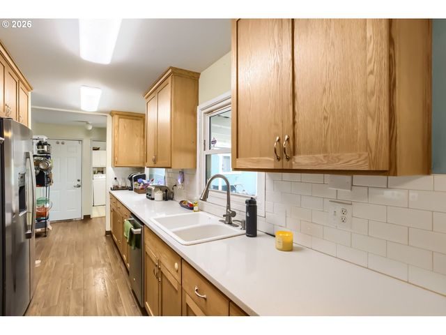 18126 Se LINCOLN St, Portland, OR 97233