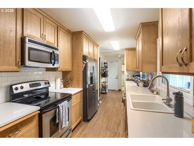 18126 Se LINCOLN St, Portland, OR 97233