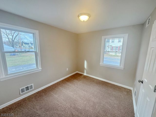 11 Van Dam Ave, Bloomingdale Boro, NJ 07403