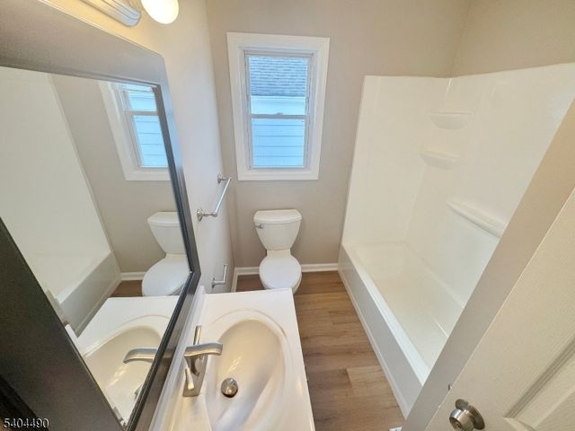 11 Van Dam Ave, Bloomingdale Boro, NJ 07403