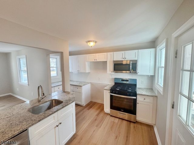 11 Van Dam Ave, Bloomingdale Boro, NJ 07403