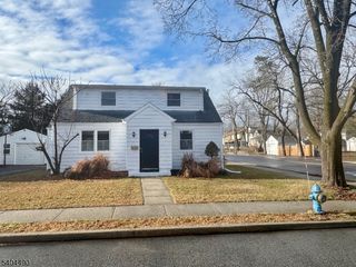 11 Van Dam Ave, Bloomingdale Boro, NJ 07403