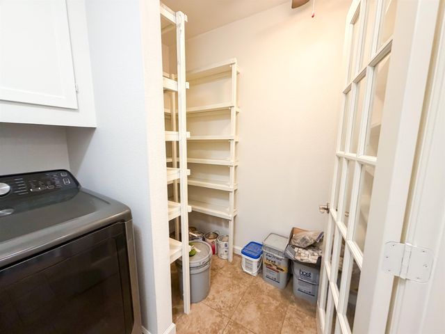 1613 N Rodeo Dr, Gladewater, TX 75647