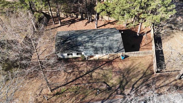 1613 N Rodeo Dr, Gladewater, TX 75647