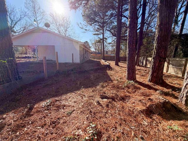 1613 N Rodeo Dr, Gladewater, TX 75647