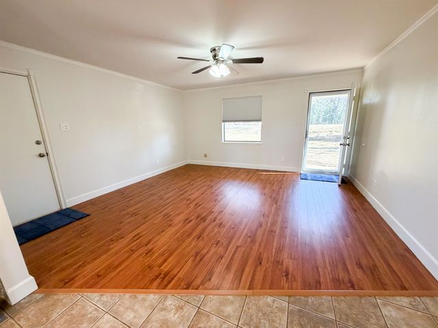 1613 N Rodeo Dr, Gladewater, TX 75647