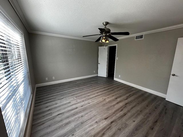 4444 Victory Drive 1311, Houston, TX 77088