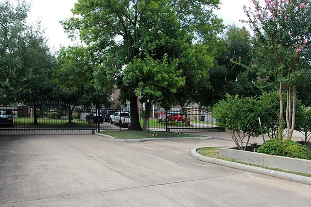 4444 Victory Drive 1311, Houston, TX 77088