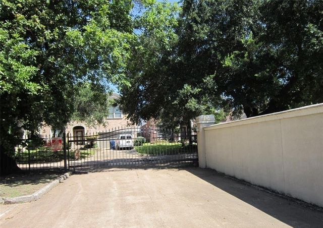 4444 Victory Drive 1311, Houston, TX 77088