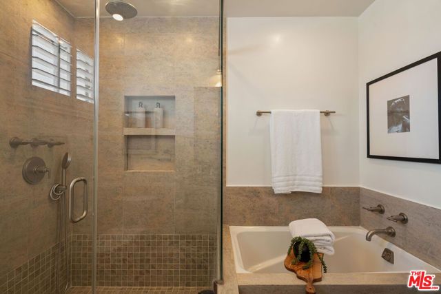 1221 N Kings Road 307, West Hollywood, CA 90069