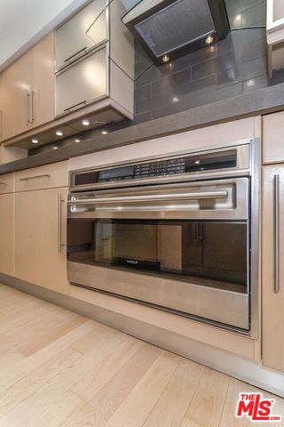 1221 N Kings Road 307, West Hollywood, CA 90069
