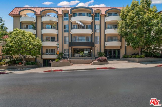 1221 N Kings Road 307, West Hollywood, CA 90069