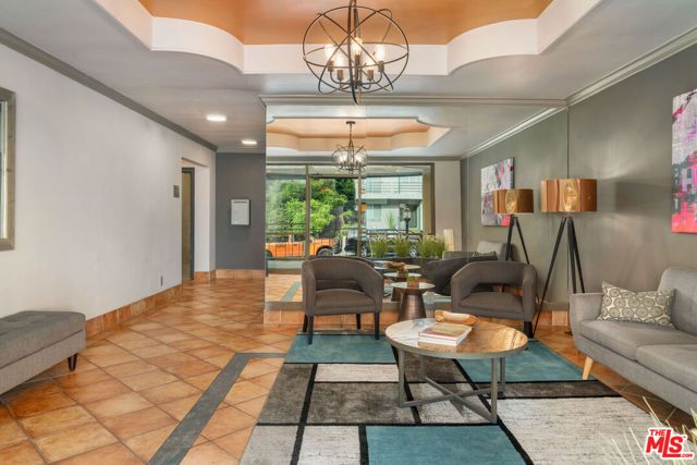 1221 N Kings Road 307, West Hollywood, CA 90069