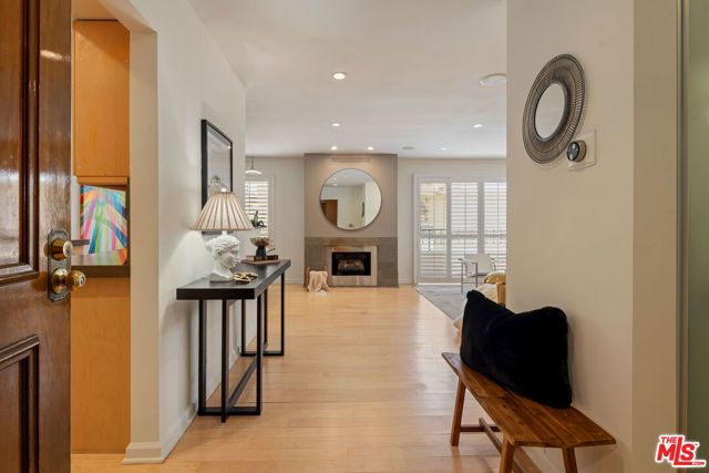 1221 N Kings Road 307, West Hollywood, CA 90069