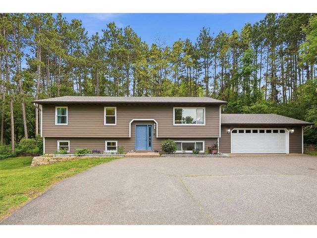 1072 Edgewood Circle, Hudson, WI 54016