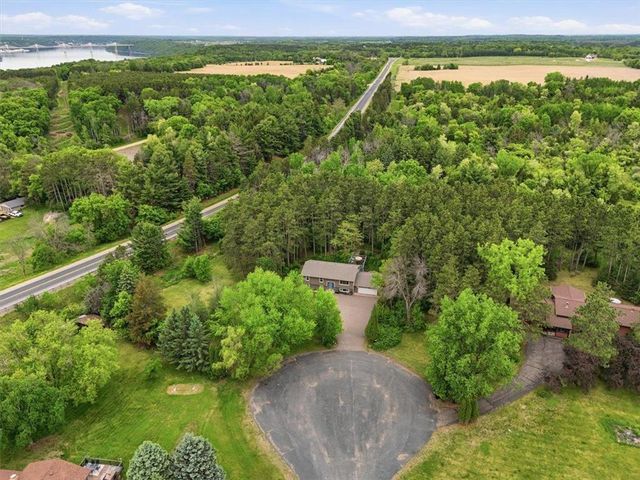 1072 Edgewood Circle, Hudson, WI 54016