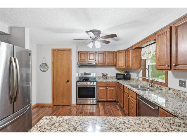 1072 Edgewood Circle, Hudson, WI 54016