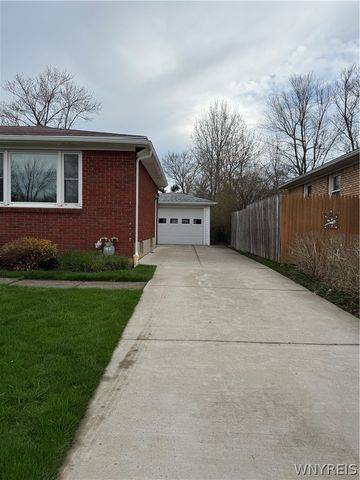 208 Nancycrest Lane, West Seneca, NY 14224