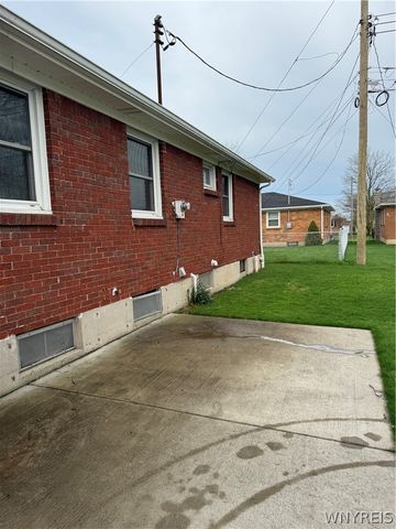 208 Nancycrest Lane, West Seneca, NY 14224