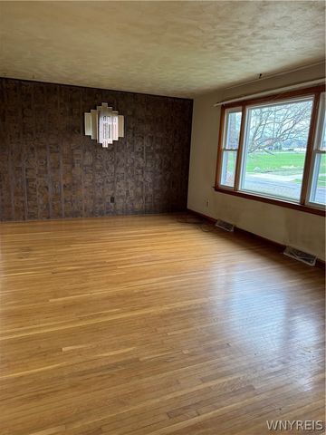 208 Nancycrest Lane, West Seneca, NY 14224