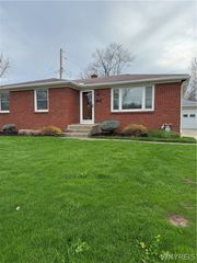 208 Nancycrest Lane, West Seneca, NY 14224